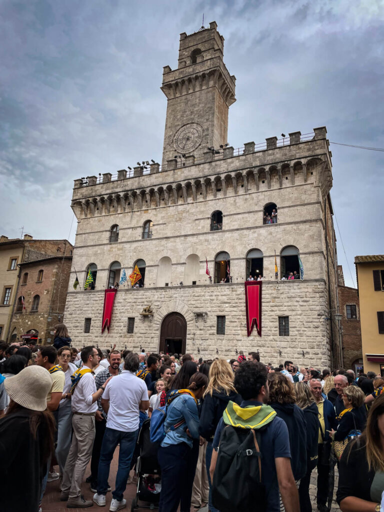Montepulciano val d'Orcia Tuscany piazza grande bravo delle botti historical competition of cantradas flag throwing costumes