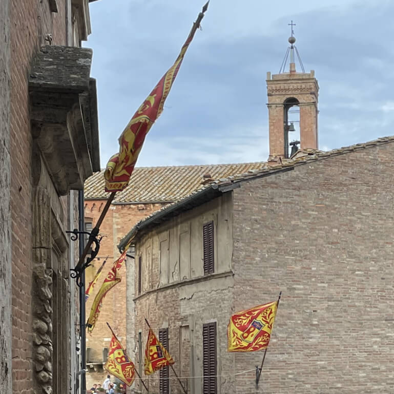 Montepulciano val d'Orcia Tuscany piazza grande bravo delle botti historical competition of cantradas flag throwing costumes
