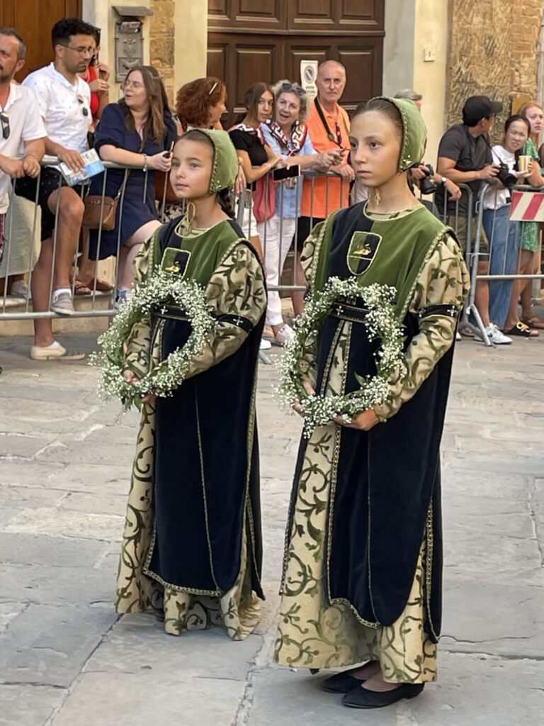 Montepulciano val d'Orcia Tuscany piazza grande bravo delle botti historical competition of cantradas flag throwing costumes