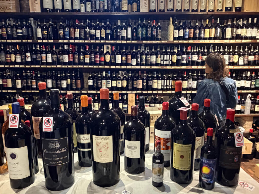wine supertuscan Brunello di montalcino chianti Bolgheri tasting Vino Nobile di Montepulciano Orcia DOC IGT enoteca di fortezza